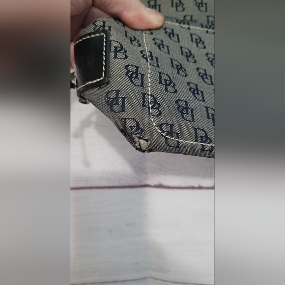EUC Dooney and Bourke leather and canvas Monogram shoulder bag - Picture 2 of 16